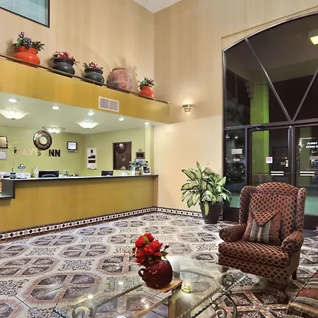 Days Inn By Wyndham Carlsbad-3