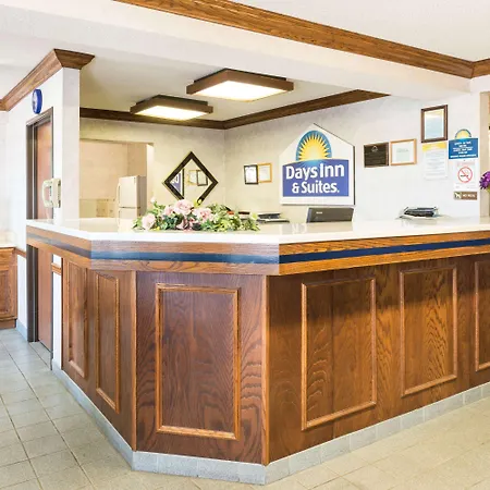 Days Inn By Wyndham Pontoon Beach-3