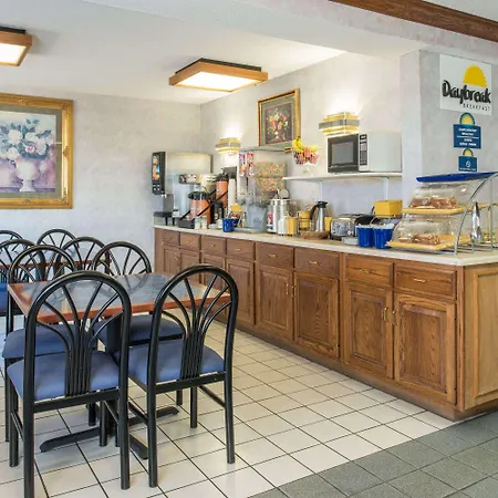 Days Inn By Wyndham Pontoon Beach-2