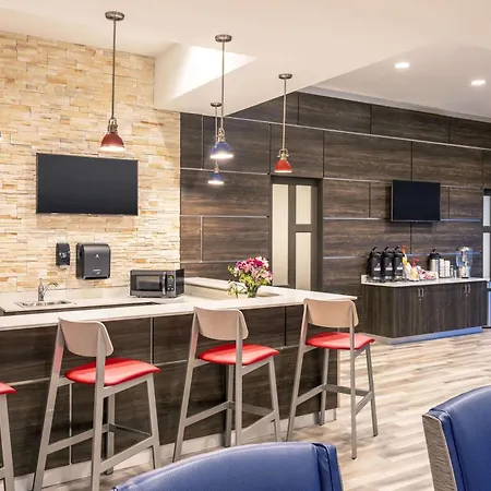 La Quinta Inn And Suites By Wyndham Bloomington-3