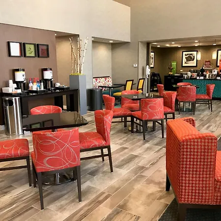 Hampton Inn & Suites-Moore-3