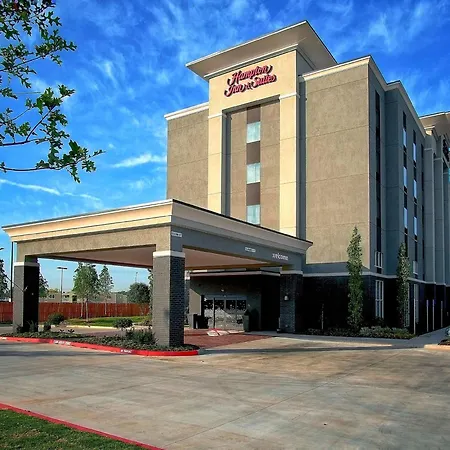 Hampton Inn & Suites-Moore-2
