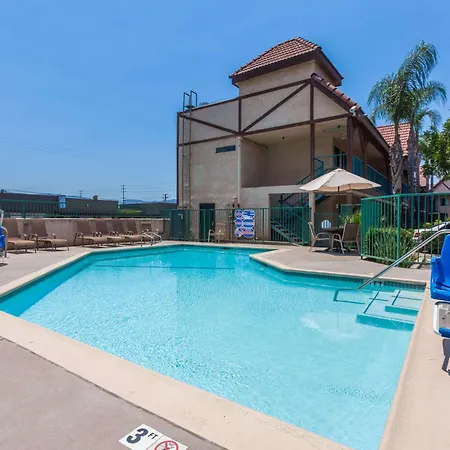 Howard Johnson By Wyndham Norco-2