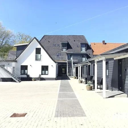 Landschaftliches Haus-2
