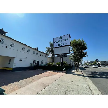 Oak Tree Inn-2