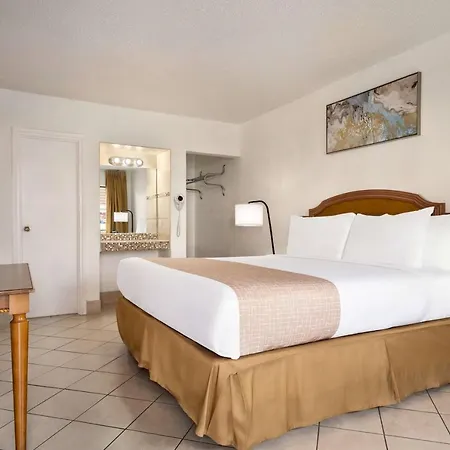 Travelodge By Wyndham Las Vegas-3