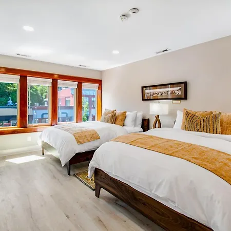 Port Angeles City View Loft-2