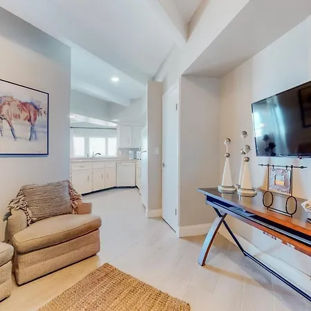 Aquarius Condominiums #504-3