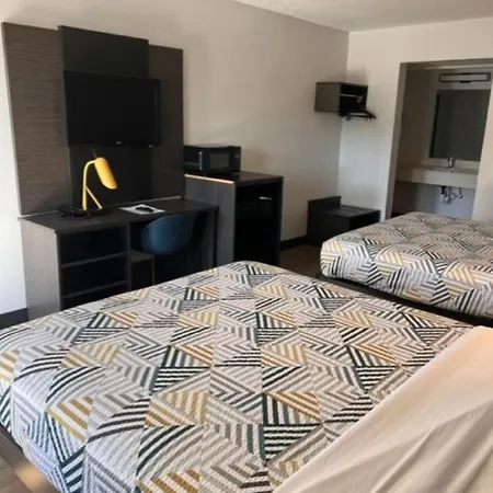 Clarion Pointe-3