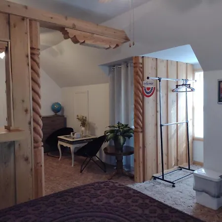 Quiet Upstairs Studio Close To Town 420 Friendly-2