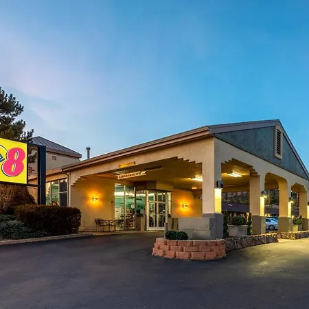 Super 8 By Wyndham Nau/Downtown Conference Center-2