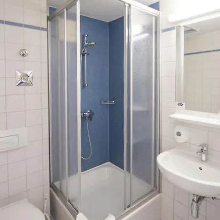 Sleep & Go Hotel Magdeburg-3