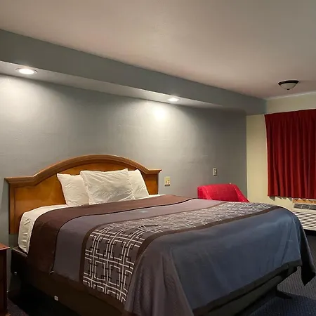 Campus Inn Baraboo-3