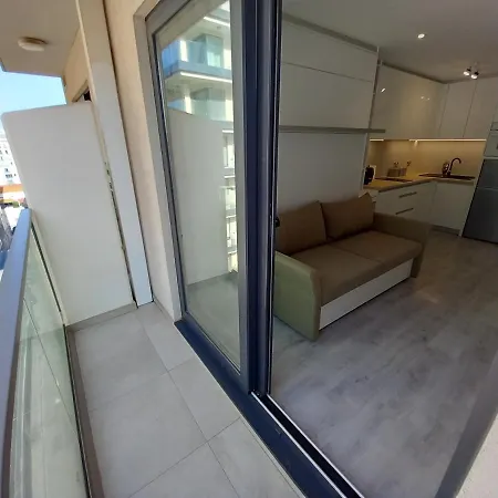 The Hub Studio With Balcony, Wi-Fi & Gym-3