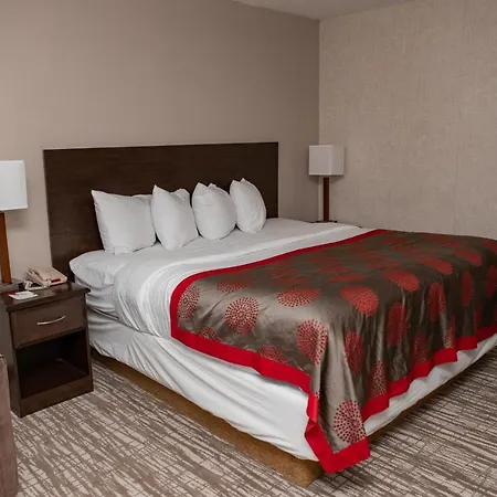 Ramada By Wyndham Cedar Rapids-3