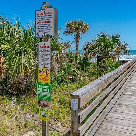 Dog Friendly Loft Steps From Beach With Gas Barbecue Grill And Upstairs Deck!-3