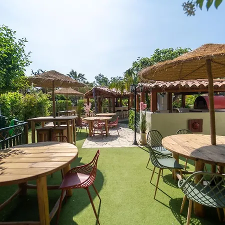 Gîte Imagine Roussillon Résidence Privée avec Piscine - 8 personnes-2