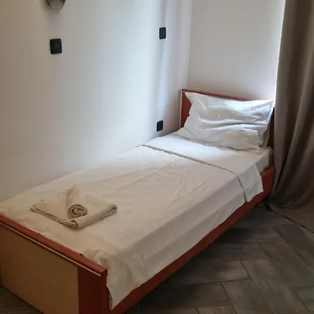 Laura Rooms-2