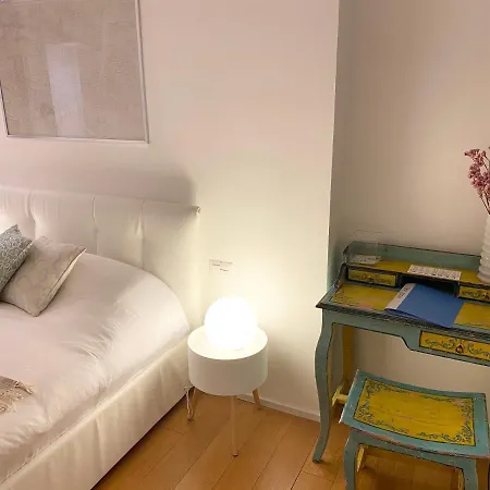 Repubblica One Room Apartment-2