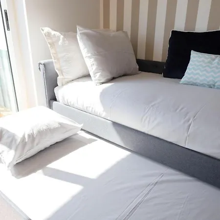 IH Apartments, Studios&Suites-2