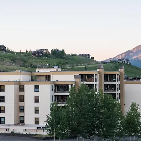 The Plaza Condominiums, A Vail Resorts Property-2