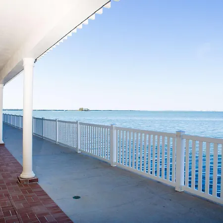 Best Western Plus Yacht Harbor Inn-2