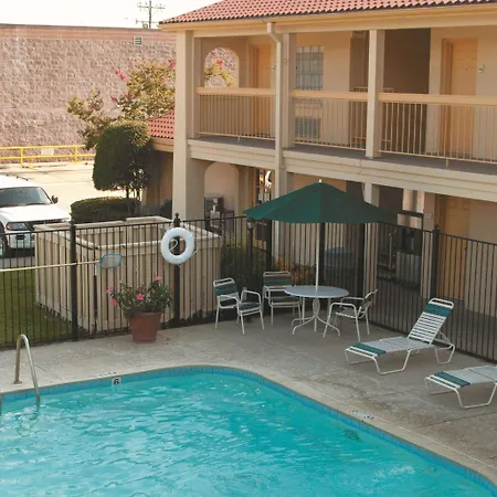 Econo Lodge-3