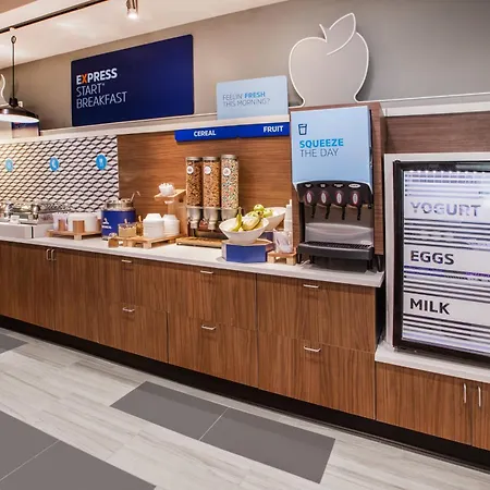 Holiday Inn Express & Suites - Fayetteville By Ihg-2