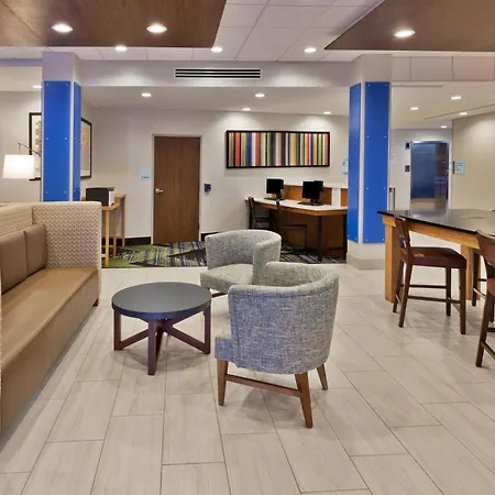 Holiday Inn Express & Suites - Fayetteville By Ihg-3