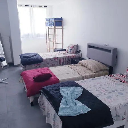 Seaside Haven: Private Room with Ocean View and Convenient Transport Links-3