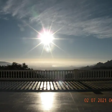 Magnifique Chambre Immense Terrasse Spa Jacuzzi Prive-3