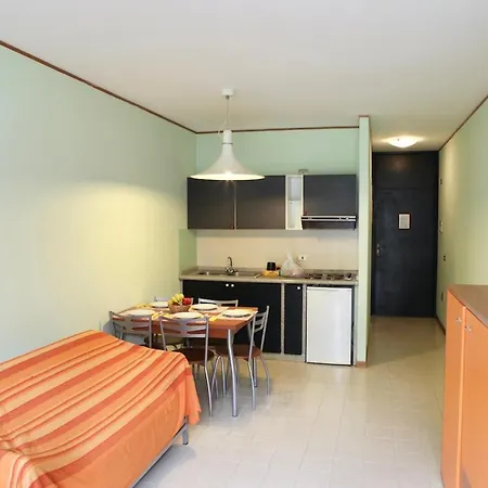 Studio 2 Beds In Residence With Swimming-Pool Bed And Bath Linen Included-3