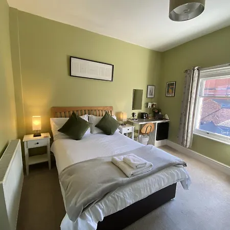 Grosvenor Place Guest House-3
