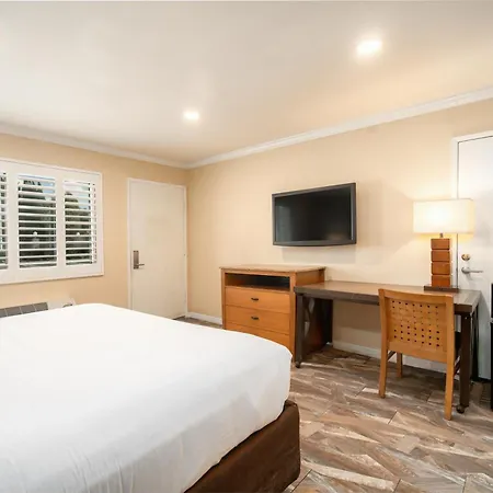 The Buena Park Hotel & Suites-2