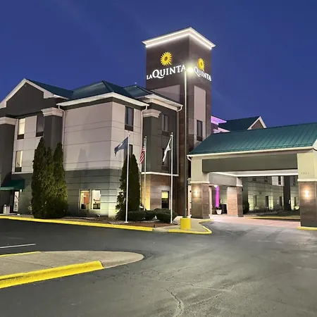 La Quinta Inn & Suites By Wyndham Louisville East-3