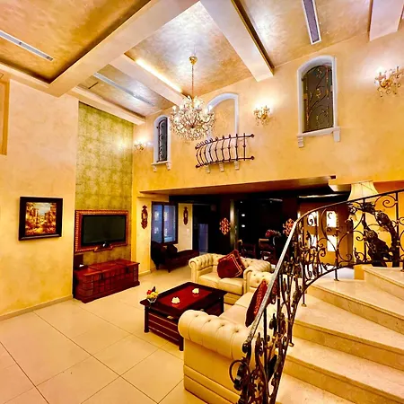 Queens Suite Hotel-2