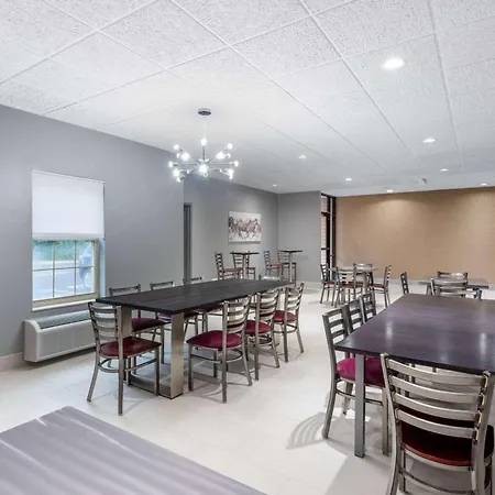 Ramada By Wyndham Sellersburg/Louisville North-2