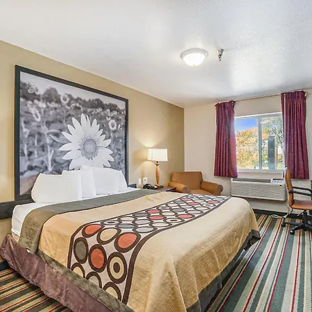 Super 8 By Wyndham Mt. Pleasant-3