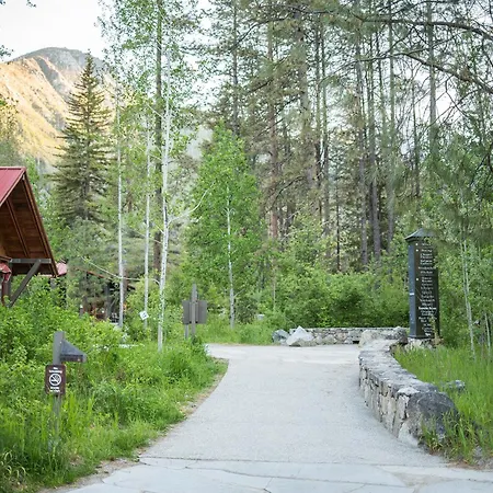 Sleeping Lady Mountain Resort & Spa-3
