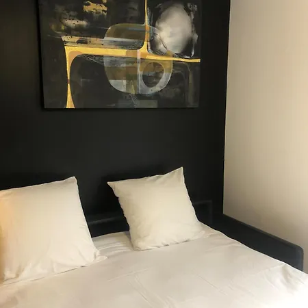Une chambre à Neuilly Guest house-3