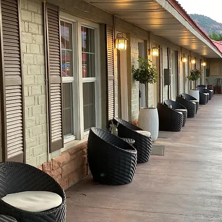 The Flagstone Boutique Inn & Suites-2