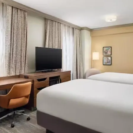 Hampton Inn & Suites New Orleans Canal St. French Quarter-3