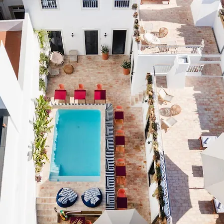 Casa Rosa Villa With Pool In Olhao Centre-2