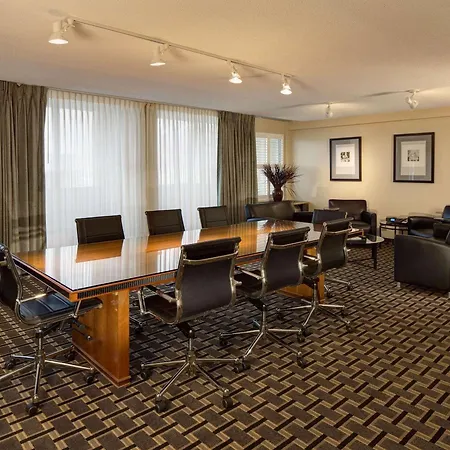 Radisson Hotel Milwaukee West-3
