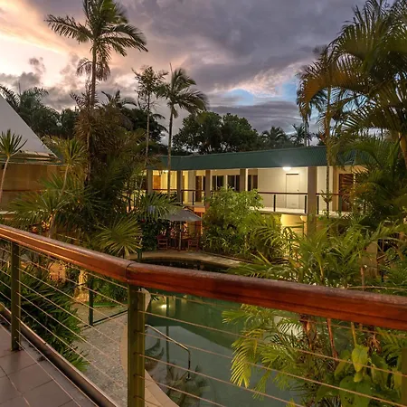 Bay Village Tropical Retreat-2