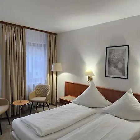Hotel Garni Vierjahreszeiten-3