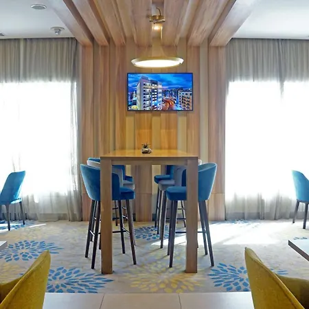 Hampton By Hilton Dubai Al Barsha-2