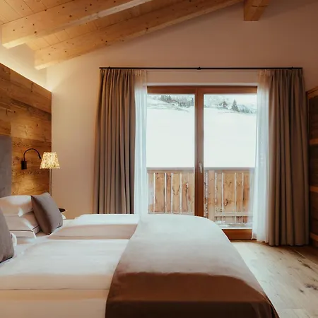 Villa Flora Mountain Lodges-3