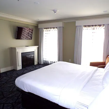 Niagara Crossing Hotel And Spa-3