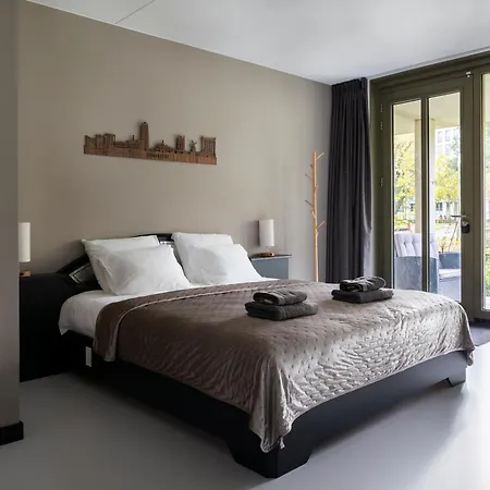 Luxury Room With King Size Bed-2